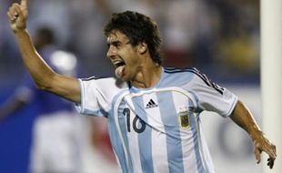 Pablo aimar célèbre son but, le troisième de l'équpie d'Argentine face aux Etats-Unis, lors de la Copa America 2007, au Venezuela.