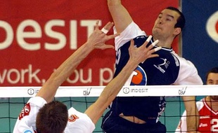 Le volleyeur Hubert Henno, sous les couleurs de Tours en Ligue des champions, le 27 mars 2005.