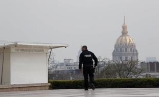 Un policier patrouille au Trocadéro (image d'illustration)