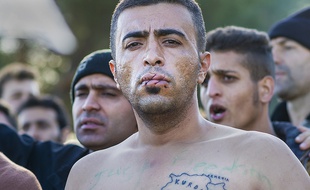 Au moins cinq migrants, qui déclarent être iraniens, s'étaient cousu les lèvres lundi 23 novembre à la frontière gréco-macédonienne pour protester contre le refus de la Macédoine de les laisser passer, le pays ayant instauré un filtrage par nationalité.