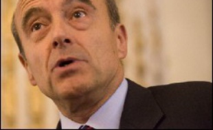 La chambre électorale du tribunal d'instance de Bordeaux a examiné lundi la demande de cinq électeurs bordelais qui contestent la réinscription de l'ancien Premier ministre Alain Juppé sur les listes électorales.