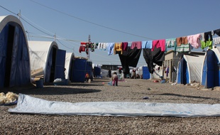 Des milliers de déplacés ont fui Daesh et les combats à Mossoul pour se retrouver à Khazer. Parmi eux, de nombreux enfants nés en territoire de l'Etat islamique, ce qui n'est pas sans poser problème.