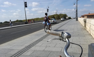 Sur le Pont-Neuf de Toulouse.