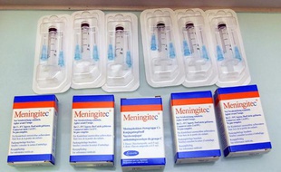 Des vaccins de Meningitec à Clermont-Ferrand, le 16 janvier 2002
