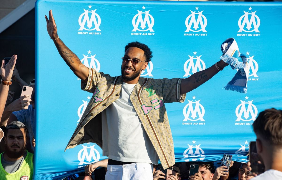 OM : Pierre-Emerick Aubameyang signe et fait son retour un an après son départ
