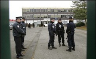 La violence à l'école apparaît comme une des préoccupations majeures des parents d'élèves (70%), selon une étude réalisée et dévoilée par les parents d'élèves de l'enseignement public (Peep) lors de l'ouverture de leur 87e congrès qui se tient vendredi au Mans.