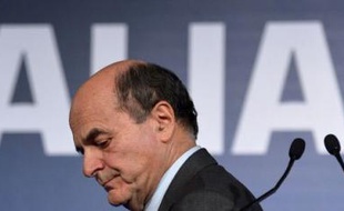 Le chef de la gauche italienne Pier Luigi Bersani a persisté vendredi dans son refus d'une alliance avec la droite de Berlusconi pour gouverner, annonçant un programme sur lequel il appellera les autres partis à se prononcer, y compris le mouvement protestataire de Beppe Grillo.