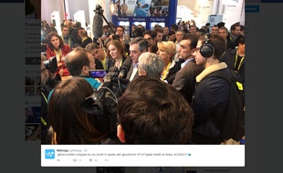 François Fillon a retweeté une photo de sa visite au CES sur le stand de Withings, le 5 janvier 2017.