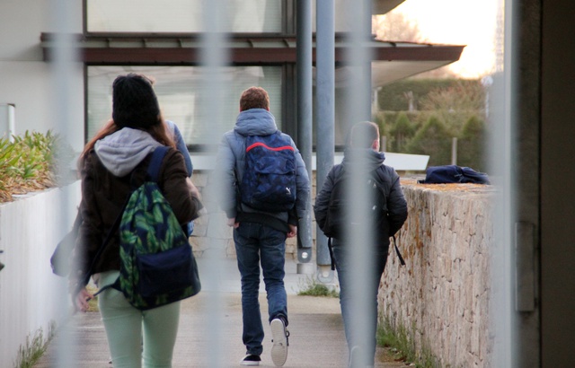 Il gifle un professeur qui voulait confisquer le téléphone de son fils 640x410_eleves-rentrent-college-andree-recipon-orgeres-ille-vilaine-o-professeur-suspecte-agression-sexuelle-suspendu