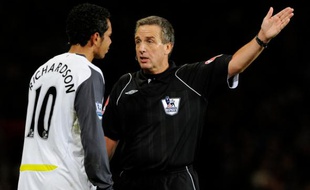 L'arbitre, M. Wiley, lors du match Manchester United-Sunderland 2-2, le 3 octobre 2009.