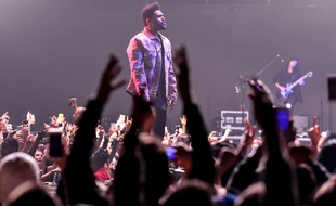 On n'est pas prêts de revoir une foule en délire dans une salle de spectacles (ici, un concert de The Weeknd à Bercy en 2017).