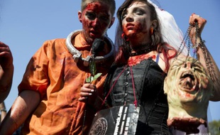 Des participants à la "Marche des zombies" à Paris, le 3 octobre 2015