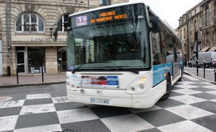 Bus du réseau de transport public TBC à Bordeaux