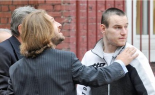 Marc Machin et son avocat,à sa sortie de prison, le 7 octobre 2008.