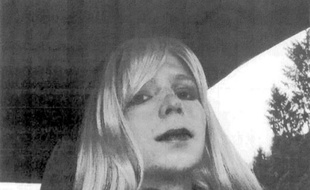 Bradley Manning, le jeune soldat responsable de la plus grande fuite de l'histoire des Etats-Unis, a attendu jeudi, le lendemain de sa condamnation à 35 ans de prison, pour révéler qu'il se sentait femme et voulait désormais se faire appeler Chelsea.