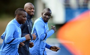 Les défenseurs Mamadou Sakho et Mapou Yanga Mbiwa seront titulaires vendredi avec l'équipe de France contre la Finlande en ouverture des éliminatoires du Mondial-2014, et ainsi préférés à Adil Rami et Laurent Koscielny, en phase de reprise, a indiqué jeudi le sélectionneur.