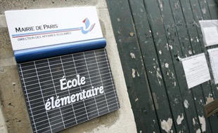 Illustration d'une école élémentaire un jour de grève.
