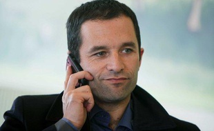 Benoît Hamon (PS), en campagne pour les européennes à Hauteville-sur-mer, le 16 mai 2009.