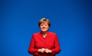 Angela Merkel souriante à la fin de son allocution, au cours du congrès de son parti le 6 décembre 2016 à Essen.