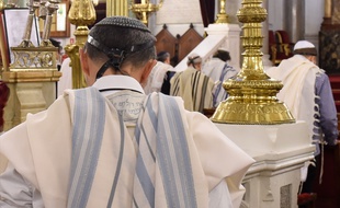 Une synagogue à Paris (Illustration).