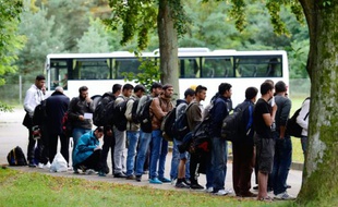Des réfugiés à leur arrivée le 8 septembre 2015 à Celle au nord de l'Allemagne
