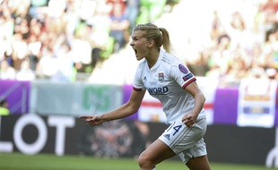 Ada Hegerberg célèbre ici l'un de ses trois buts lors de la finale de la Ligue des champions 2019 contre le Barça.
