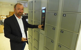 Eric Salerio teste l’ouverture digitale des box sécurisés Arrobox destinés aux écoles.