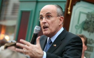 Les républicains John McCain et Mitt Romney s'affrontent samedi en Floride dans une primaire cruciale pour la course à la Maison Blanche, où l'ex-maire de New York Rudolph Giuliani (photo) se bat pour une incertaine survie politique.