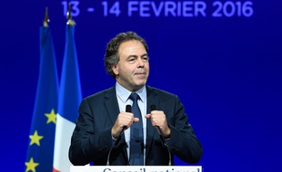 Luc Chatel à la tribune du Conseil national du parti Les Républicains, le 13 février 2016. L'ex-ministre est candidat à la présidence du CN, tout comme Michèle Alliot-Marie.