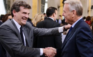 Arnaud Montebourg s'est donné pour mission de faire de son ministère du Redressement productif celui de la "reconquête" des emplois industriels, lors de la passation de pouvoirs jeudi avec le ministre sortant de l'Economie, des Finances et de l'Industrie François Baroin.
