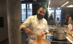Fabrizio Cosso, chef exécutif du marché de produits italiens Eataly Paris Marais explique comment choisir la sauce selon la forme de ses pâtes.