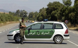 Un jeune Algérien âgé de 25 ans a tenté de s'immoler par le feu après s'être vu refuser le dépôt de sa plainte par un policier à Ouargla (800 km au sud d'Alger), a annoncé un responsable de Comité national pour la défense des droits des chômeurs (CNDDC).