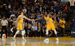 Les Golden State Warriors de Stephen Curry, le 30 mars 2016.