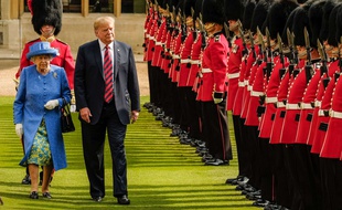 Donald Trump a rendu visite à la reine Elizabeth II au château de Windsor.