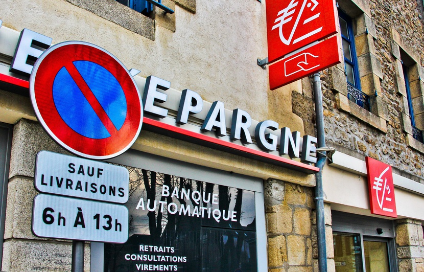 Horaires Caisse D'épargne Marseille Noël en avance : A Marseille, un distributeur de billets de la Caisse d