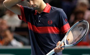 Le serbe Novak Djokovic, après sa défaite contre Michael Llodra, le 11 novembre 2011 à Bercy.