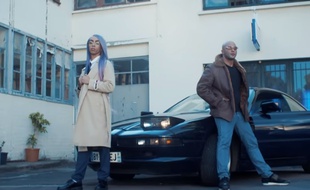 Bilal Hassani et Alkpote dans le clip de «Monarchie absolue».