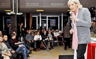 La candidate à la présidence du FN, lors d'un meeting à Lyon, vendredi.