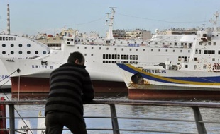 Des ferries dans le port du Pirée, à Athènes