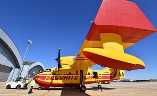 Un canadair sur la base de Nimes-Garons.