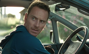Michael Fassbender dans A ceux qui nous ont offensés d'Adam Smith
