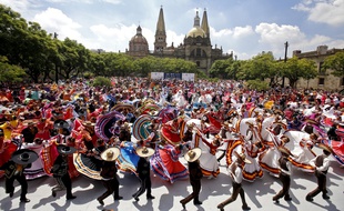 Le précédent record avait aussi eu lieu dans le cadre de la Rencontre internationale du Mariachi en 2011, avec 457 participants.