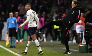 Thomas Tuchel et Kylian Mbappé heureux du but de la victoire inscrit par l'attaquant face à Caen (1-2), le 2 mars 2019.