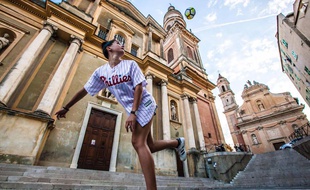 La Niçoise Alice Fougeray dispense désormais des cours de freestyle football.