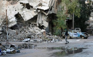 Le conflit en Syrie a fait plus de 140.000 morts depuis près de trois ans, a rapporté samedi une ONG syrienne qui s'appuie sur un large réseau de sources médicales et de militants à travers le pays.