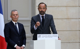 Le Premier ministre Edouard Philippe et le ministre de l'Ecologie François de Rugy à l'issue de la réunion du Conseil de défense écologique au palais de l’Élysée.