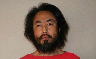 Une photo prise dans un lieu inconnu de Junpei Yasuda, un journaliste freelance japonais enlevé, diffusée le 30 mai 2016