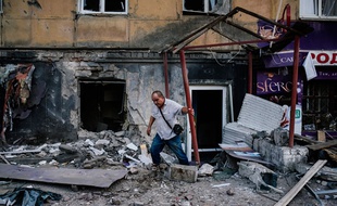 Des tirs d'artillerie ont eu lieu ce 20 août dans la ville de Donetsk, en Ukraine.