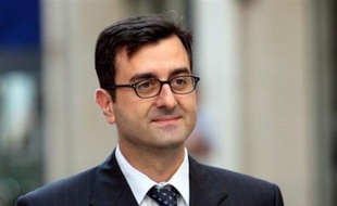 Imad Lahoud, soupçonné d'avoir falsifié les listings Clearstream, affirme, dans Le Point à paraître jeudi, avoir lui-même ajouté le nom de Nicolas Sarkozy sur ces listings depuis le bureau d'Yves Bertrand, alors patron des RG, qui a annoncé son intention de porter plainte contre l'hebdomadaire.