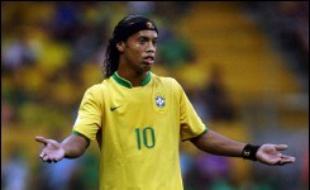 Mais la plus grande déception de la presse brésilienne reste Ronaldinho, le seul joueur du "carré magique" (avec Ronaldo, Kaka et Adriano) à ne pas avoir marqué un seul but.